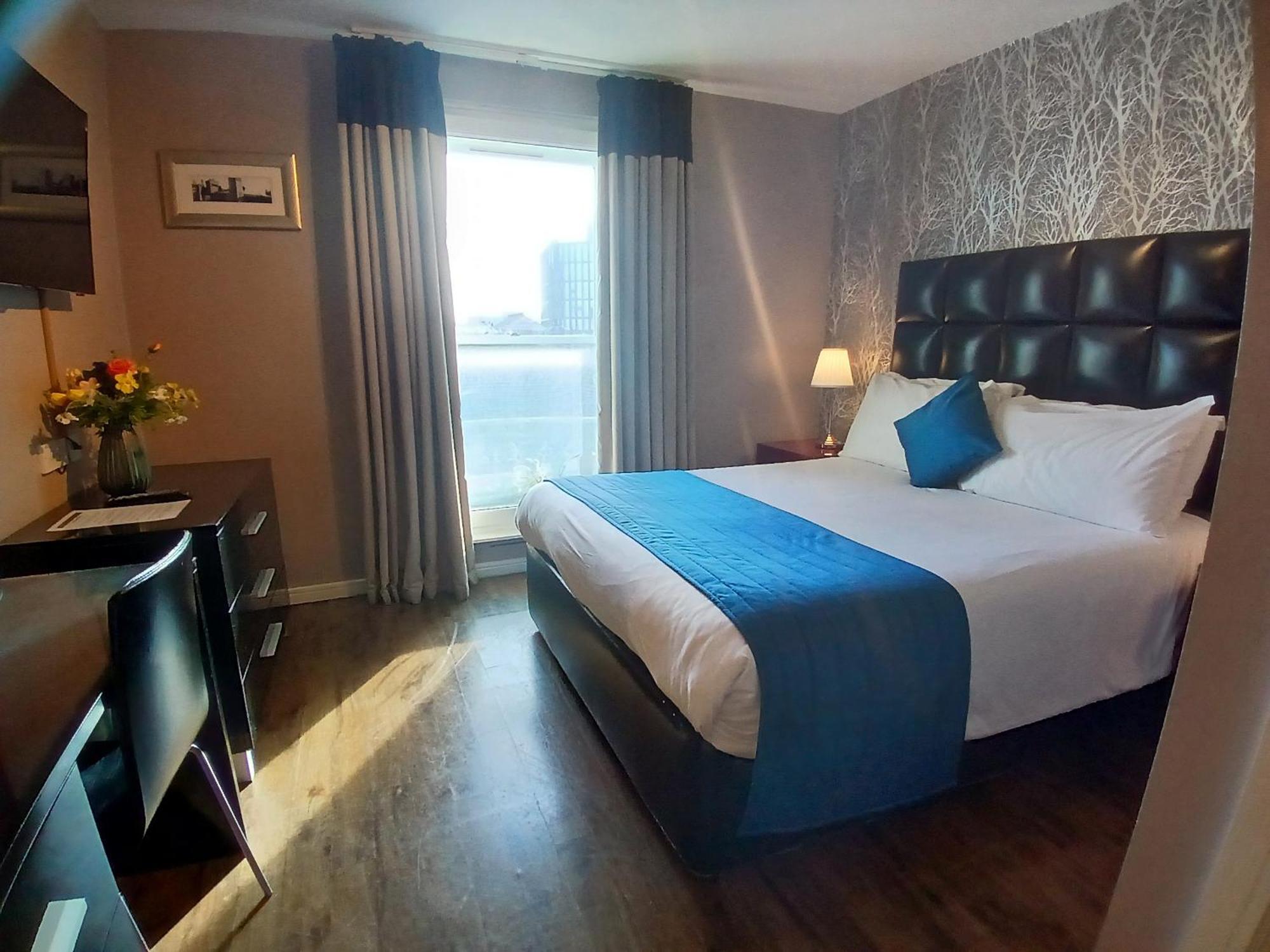 The Royal 4* Кардифф