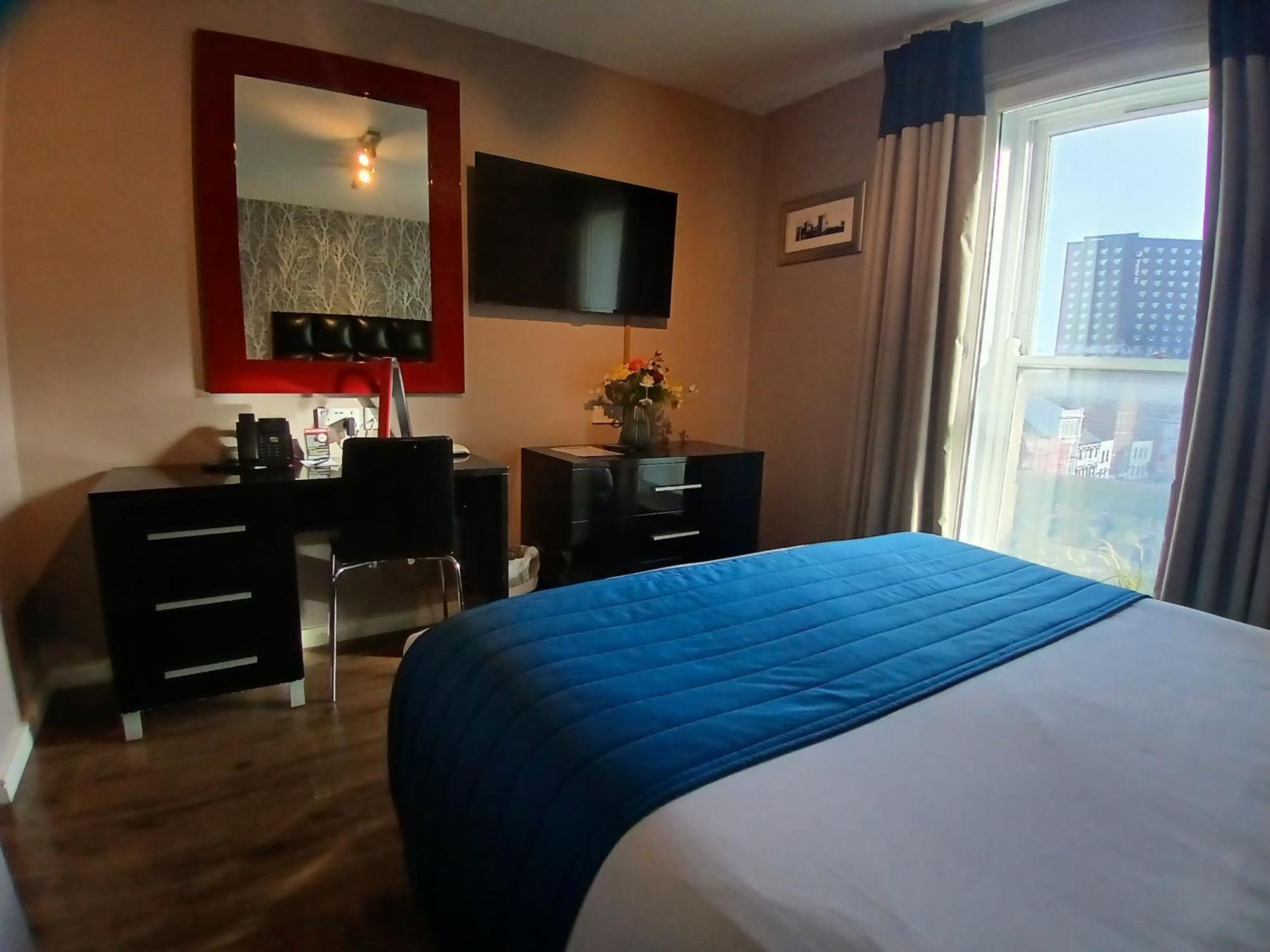 The Royal 4* Кардифф