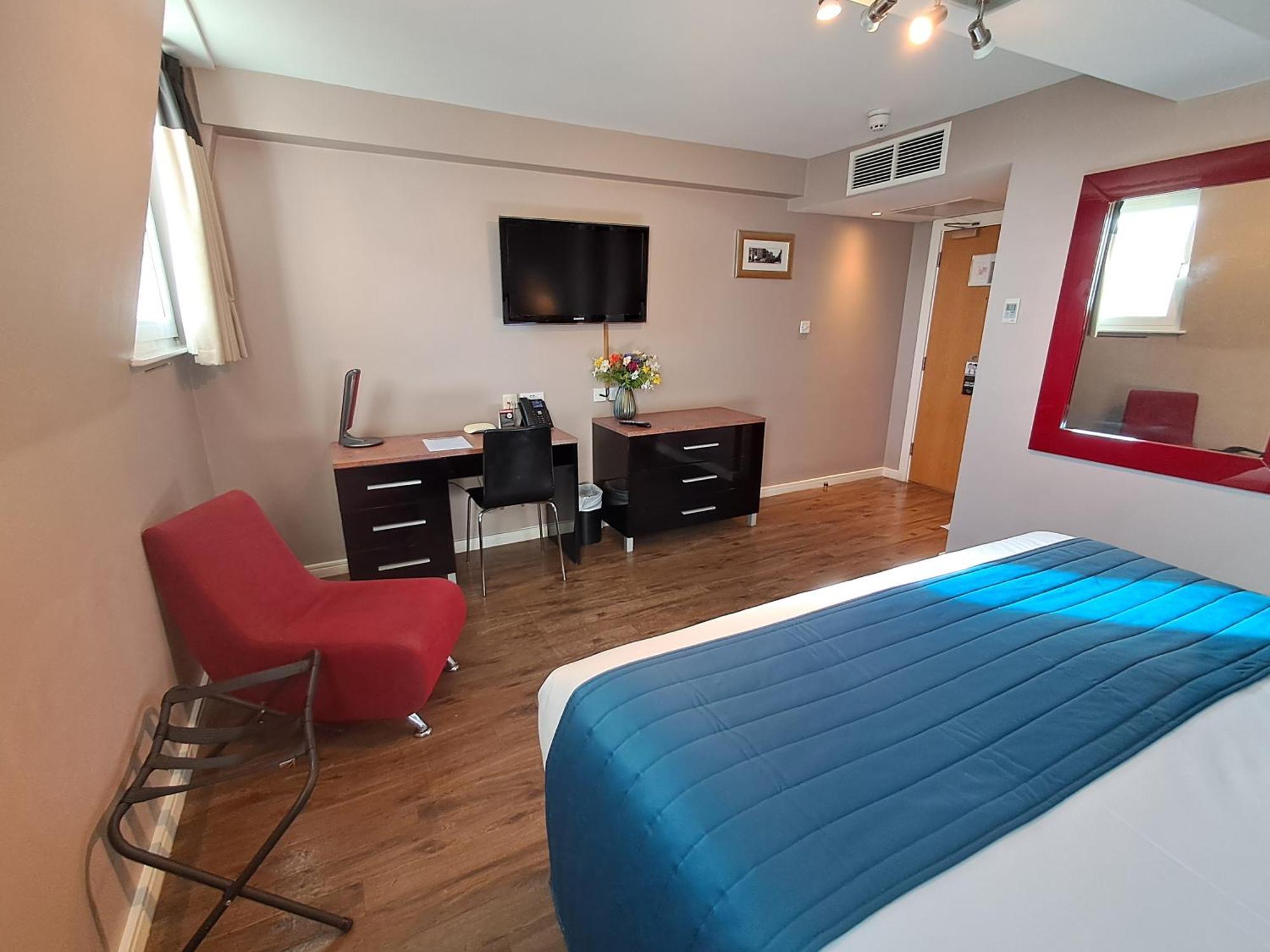 The Royal 4* Кардифф